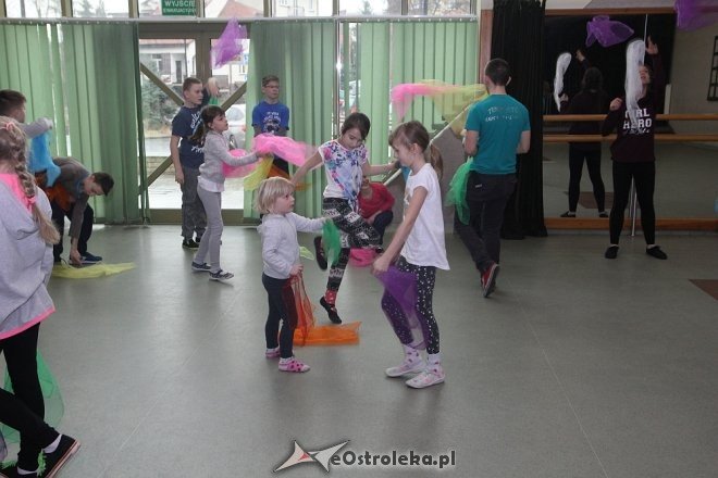 Warsztaty cyrkowe dla najmłodszych w Ostrołęckim Centrum Kultury [ZDJĘCIA] - zdjęcie #32 - eOstroleka.pl