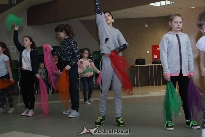 Warsztaty cyrkowe dla najmłodszych w Ostrołęckim Centrum Kultury [ZDJĘCIA] - zdjęcie #42 - eOstroleka.pl