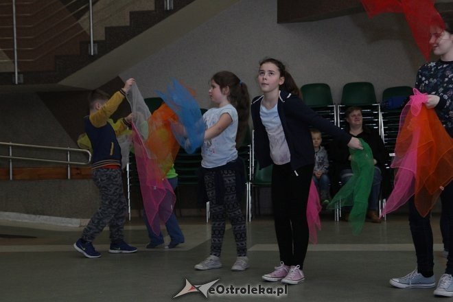 Warsztaty cyrkowe dla najmłodszych w Ostrołęckim Centrum Kultury [ZDJĘCIA] - zdjęcie #43 - eOstroleka.pl