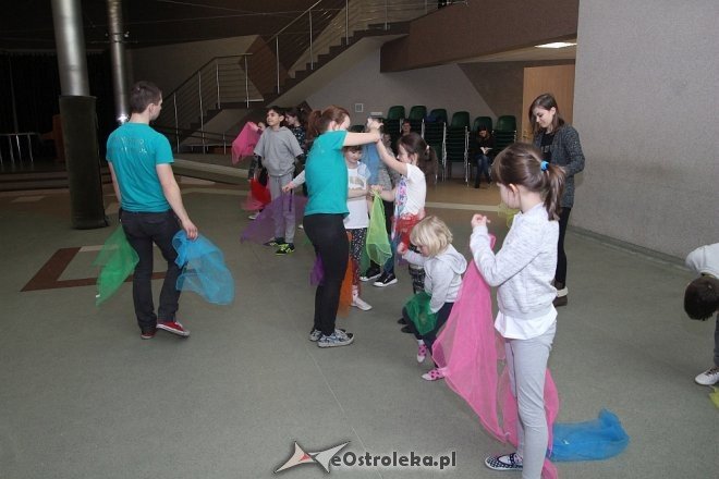 Warsztaty cyrkowe dla najmłodszych w Ostrołęckim Centrum Kultury [ZDJĘCIA] - zdjęcie #44 - eOstroleka.pl