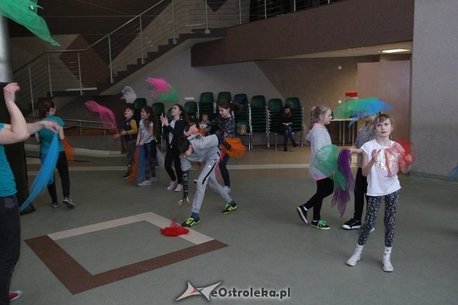 Warsztaty cyrkowe dla najmłodszych w Ostrołęckim Centrum Kultury [ZDJĘCIA] - zdjęcie #48 - eOstroleka.pl