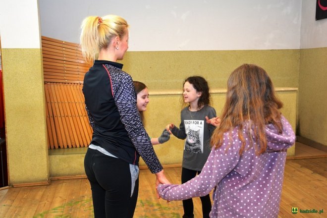 Joga dla dzieci w Centrum Kultury Kurpiowskiej [ZDJĘCIA] - zdjęcie #8 - eOstroleka.pl