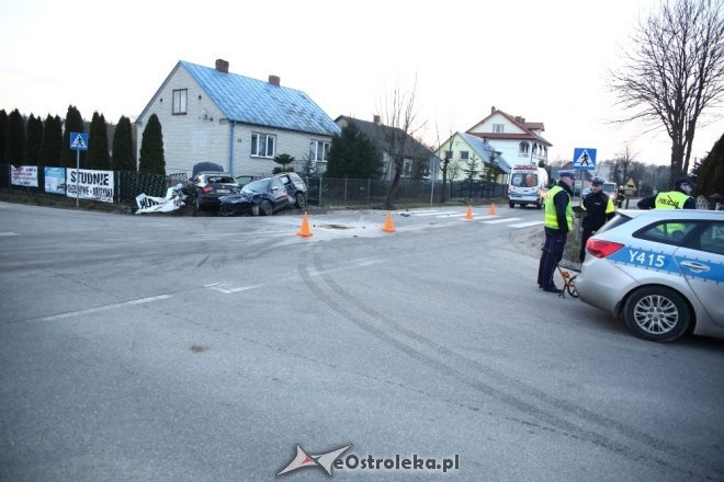 Wypadek w Obierwi. Cztery osoby trafiły do szpitala [ZDJĘCIA] - zdjęcie #8 - eOstroleka.pl