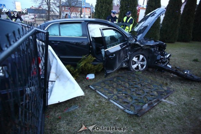 Wypadek w Obierwi. Cztery osoby trafiły do szpitala [ZDJĘCIA] - zdjęcie #13 - eOstroleka.pl