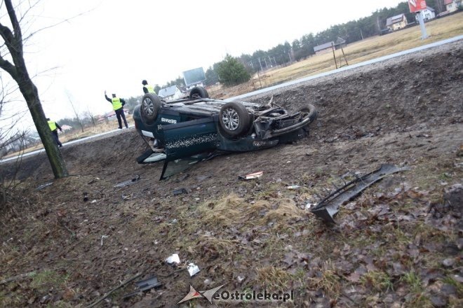 Wypadek pod Ostrołęką. Kierowca vw trafił do szpitala [ZDJĘCIA] - zdjęcie #7 - eOstroleka.pl