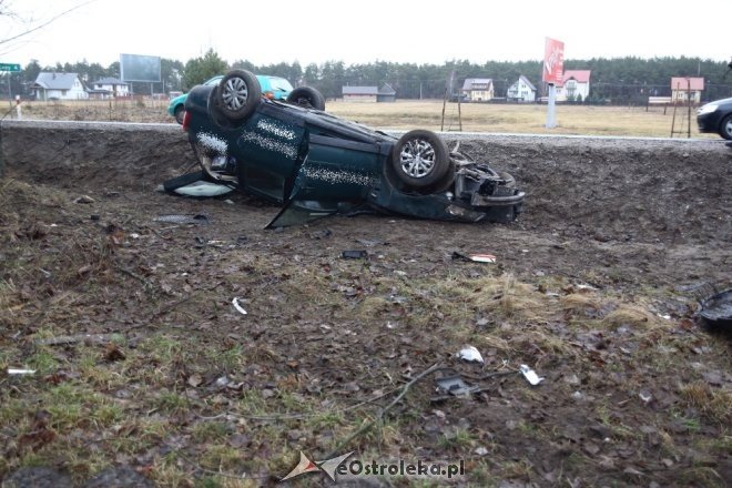 Wypadek pod Ostrołęką. Kierowca vw trafił do szpitala [ZDJĘCIA] - zdjęcie #8 - eOstroleka.pl