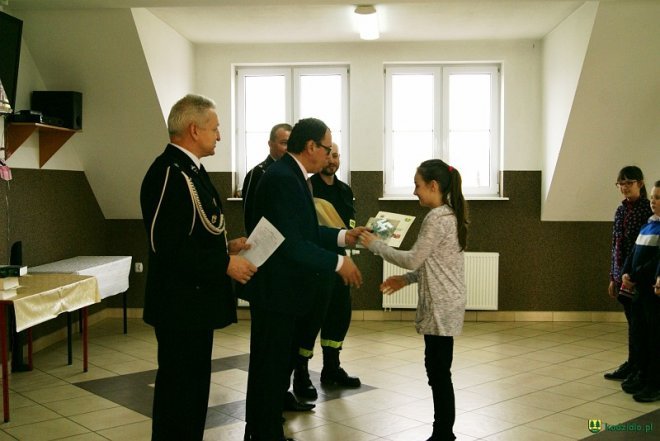 Konkurs wiedzy pożarniczej dla uczniów z kadzidlańskich szkół [ZDJĘCIA] - zdjęcie #9 - eOstroleka.pl