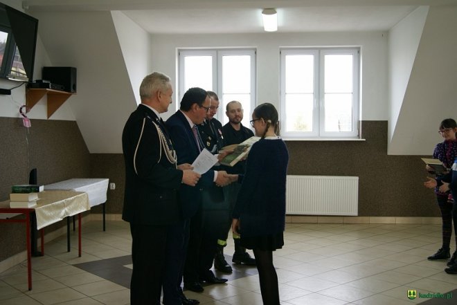 Konkurs wiedzy pożarniczej dla uczniów z kadzidlańskich szkół [ZDJĘCIA] - zdjęcie #10 - eOstroleka.pl