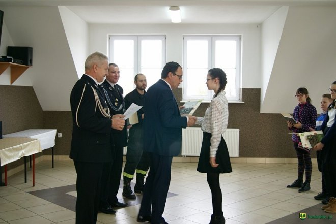 Konkurs wiedzy pożarniczej dla uczniów z kadzidlańskich szkół [ZDJĘCIA] - zdjęcie #13 - eOstroleka.pl