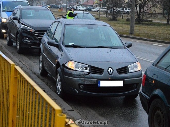Zderzenie trzech pojazdów przy ul. Steyera [09.03.2017] - zdjęcie #2 - eOstroleka.pl