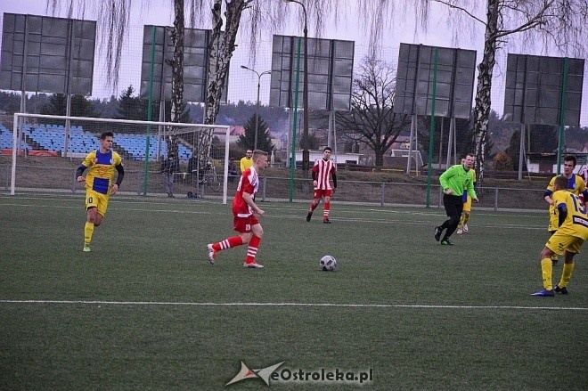 Mazowiecka Liga Juniorów Młodszych,  rocznik 2000: OTS Korona – LKS Sparta Mochowo [11.03.2017] - zdjęcie #1 - eOstroleka.pl