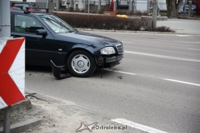 Zderzenie trzech aut w centrum Ostrołęki [ZDJĘCIA] - zdjęcie #5 - eOstroleka.pl