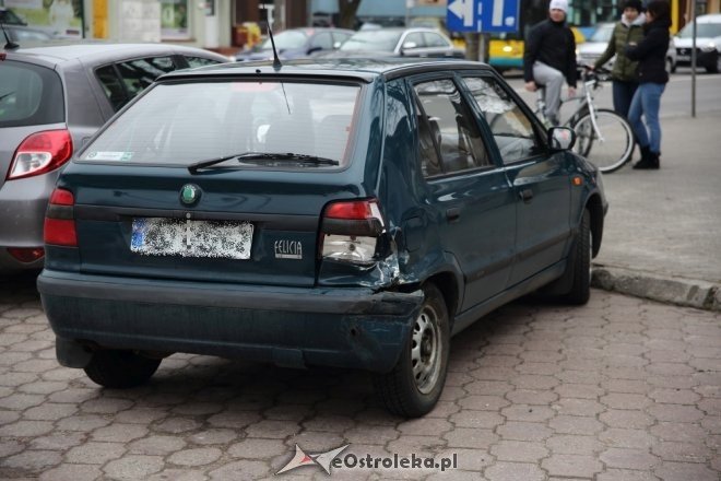 Zderzenie trzech aut w centrum Ostrołęki [ZDJĘCIA] - zdjęcie #6 - eOstroleka.pl