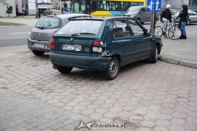 Zderzenie trzech aut w centrum Ostrołęki [ZDJĘCIA] - zdjęcie #7 - eOstroleka.pl