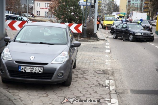 Zderzenie trzech aut w centrum Ostrołęki [ZDJĘCIA] - zdjęcie #16 - eOstroleka.pl