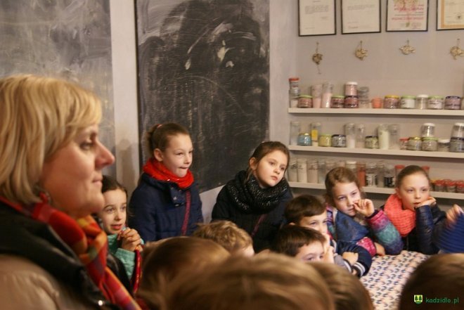 „Baśniowa” wycieczka dzieci z kadzidlańskiej podstawówki [ZDJĘCIA] - zdjęcie #4 - eOstroleka.pl