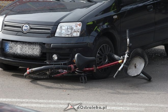 Ostrołęka: Potrącenie rowerzystki przy ulicy Gorbatowa [ZDJĘCIA] - zdjęcie #13 - eOstroleka.pl