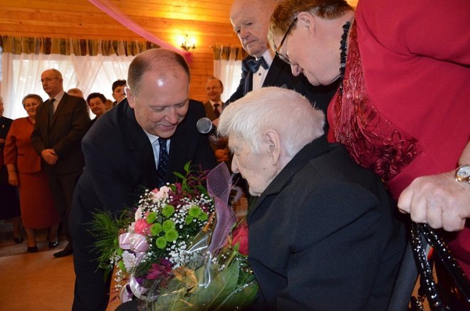 Małżeństwo 100-latków z regionu ostrołęckiego świętowało jubileusz [ZDJĘCIA] - zdjęcie #2 - eOstroleka.pl