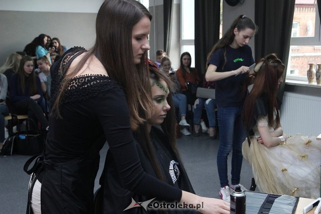 IX Festiwal Fryzjerstwa Artystycznego w ZSZ nr 2 w Ostrołęce [22.03.2017] - zdjęcie #56 - eOstroleka.pl