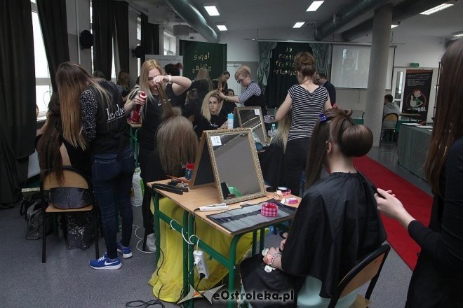IX Festiwal Fryzjerstwa Artystycznego w ZSZ nr 2 w Ostrołęce [22.03.2017] - zdjęcie #42 - eOstroleka.pl