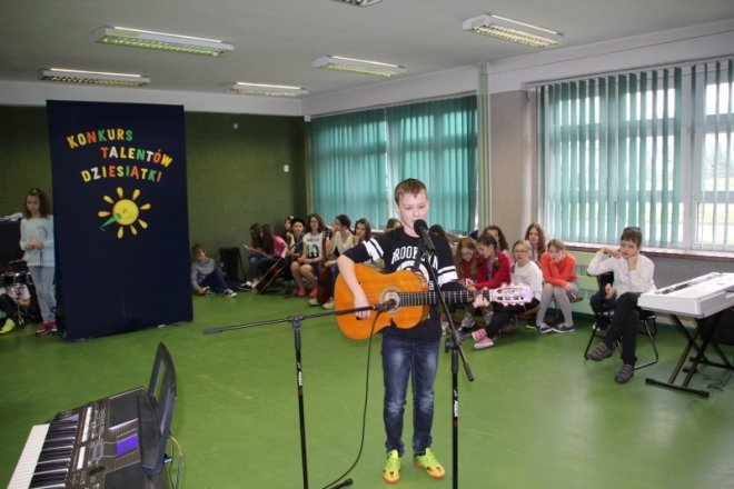 Konkurs młodych talentów w Sp Nr 10 [21.03.2017) - zdjęcie #10 - eOstroleka.pl