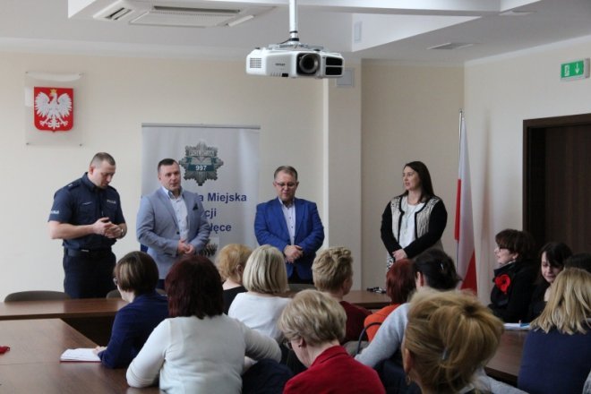 Ostrołęka: Debatowali jak powstrzymać „niebieskiego wieloryba” [ZDJĘCIA] - zdjęcie #6 - eOstroleka.pl