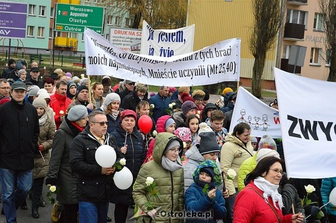 Marsz dla Życia i Rodziny w Ostrołęce [25.03.2017] - zdjęcie #8 - eOstroleka.pl