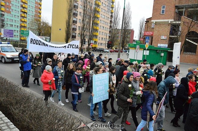 Marsz dla Życia i Rodziny w Ostrołęce [25.03.2017] - zdjęcie #52 - eOstroleka.pl