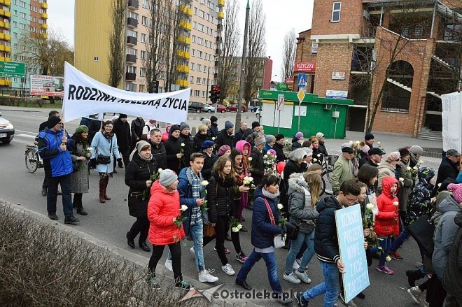 Marsz dla Życia i Rodziny w Ostrołęce [25.03.2017] - zdjęcie #1 - eOstroleka.pl