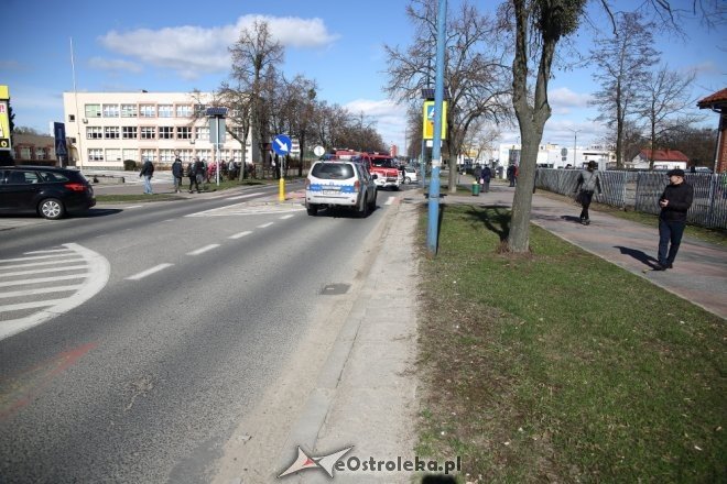 Wypadek z udziałem motocyklisty przy ulicy Hallera w Ostrołęce [ZDJĘCIA] - zdjęcie #1 - eOstroleka.pl