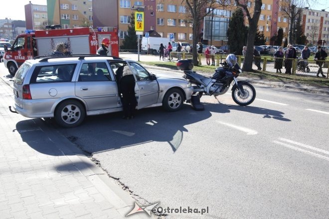 Wypadek z udziałem motocyklisty przy ulicy Hallera w Ostrołęce [ZDJĘCIA] - zdjęcie #3 - eOstroleka.pl