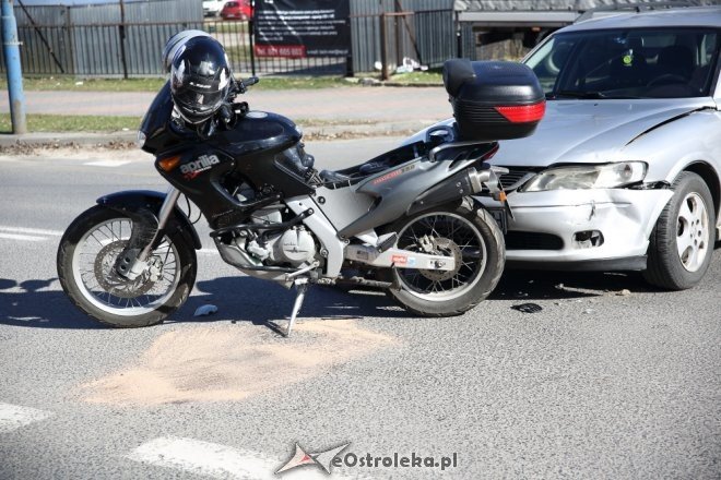 Wypadek z udziałem motocyklisty przy ulicy Hallera w Ostrołęce [ZDJĘCIA] - zdjęcie #6 - eOstroleka.pl