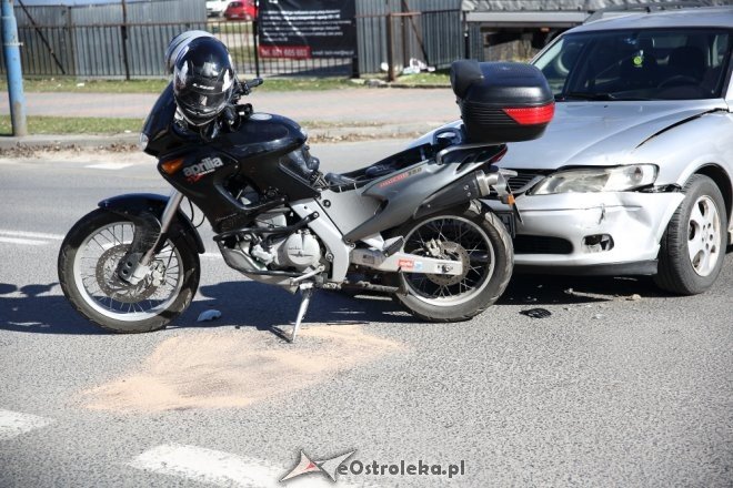 Wypadek z udziałem motocyklisty przy ulicy Hallera w Ostrołęce [ZDJĘCIA] - zdjęcie #10 - eOstroleka.pl