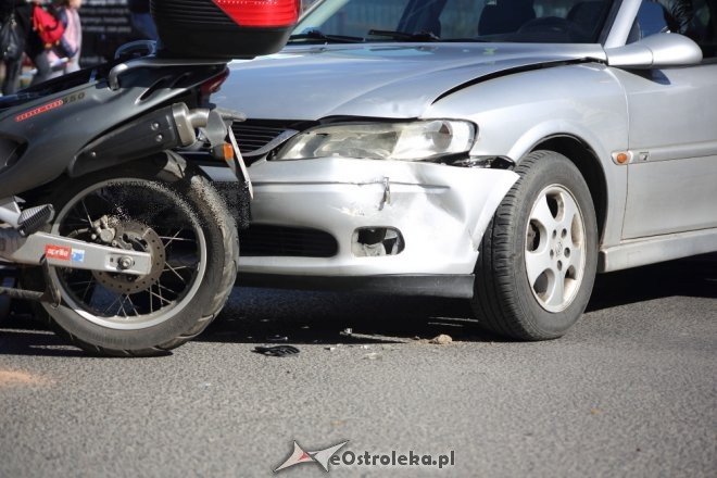 Wypadek z udziałem motocyklisty przy ulicy Hallera w Ostrołęce [ZDJĘCIA] - zdjęcie #8 - eOstroleka.pl