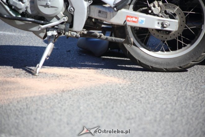 Wypadek z udziałem motocyklisty przy ulicy Hallera w Ostrołęce [ZDJĘCIA] - zdjęcie #9 - eOstroleka.pl