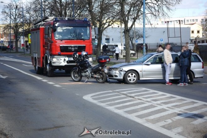 Wypadek z udziałem motocyklisty przy ulicy Hallera w Ostrołęce [ZDJĘCIA] - zdjęcie #5 - eOstroleka.pl