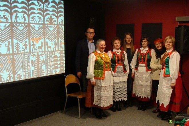 Spotkanie z Marianną Oklejak w kadzidlańskim Kinie za Rogiem [ZDJĘCIA] - zdjęcie #43 - eOstroleka.pl