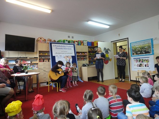 Festiwal dziecięcej piosenki przedszkolnej w Olszewo-Borkach [ZDJĘCIA] - zdjęcie #2 - eOstroleka.pl