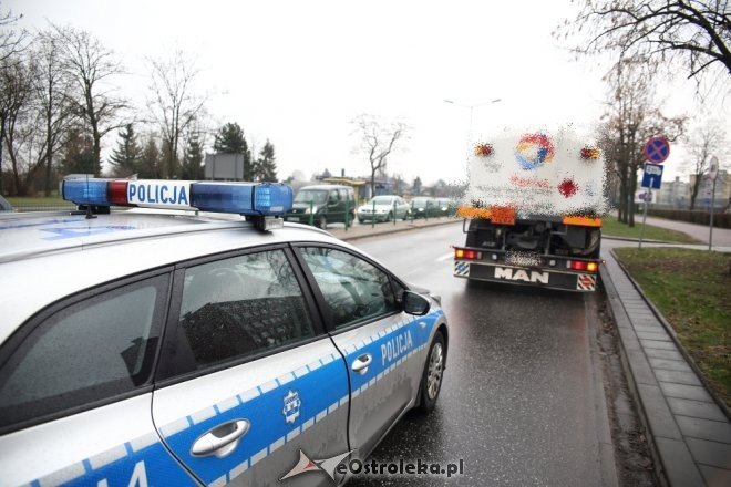 Zderzenie osobówki z cysterną przy ulicy Witosa [ZDJĘCIA] - zdjęcie #13 - eOstroleka.pl