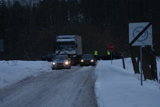 Dwie kolizje na ul. Warszawskie (18.01.2010) - zdjęcie #12 - eOstroleka.pl