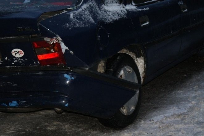 Dwie kolizje na ul. Warszawskie (18.01.2010) - zdjęcie #9 - eOstroleka.pl