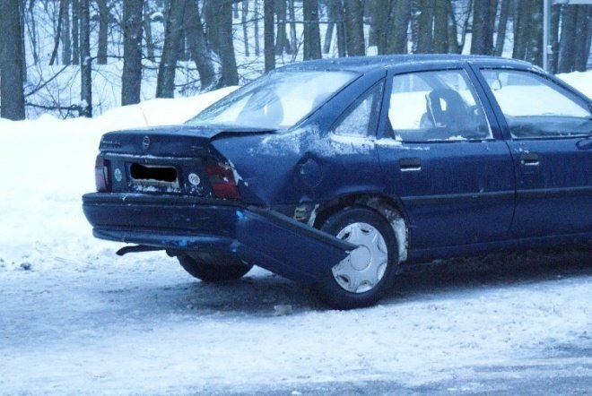 Dwie kolizje na ul. Warszawskie (18.01.2010) - zdjęcie #5 - eOstroleka.pl