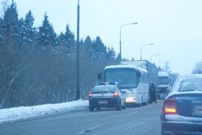 Dwie kolizje na ul. Warszawskie (18.01.2010) - zdjęcie #4 - eOstroleka.pl