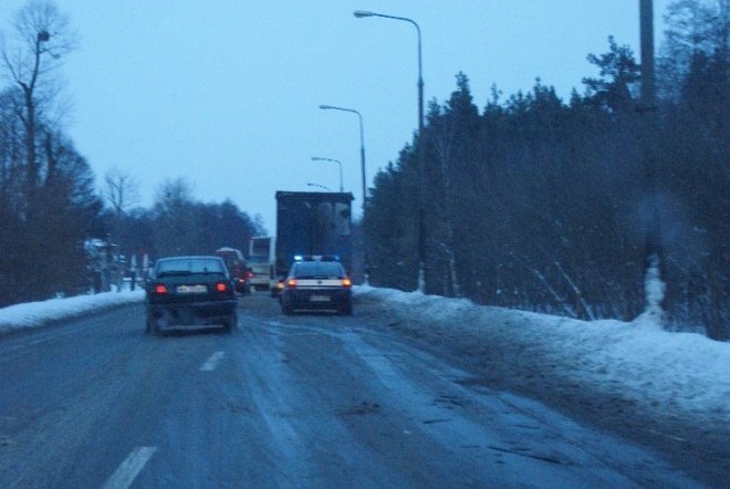 Dwie kolizje na ul. Warszawskie (18.01.2010) - zdjęcie #2 - eOstroleka.pl