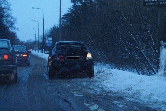 Dwie kolizje na ul. Warszawskie (18.01.2010) - zdjęcie #1 - eOstroleka.pl