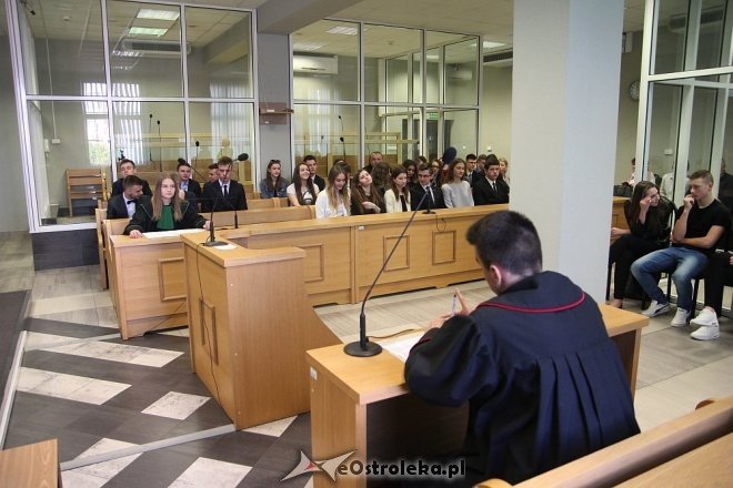 Przed ostrołęckim sądem zapadł wyrok w sprawie aborcji na nastoletniej uczennicy [WIDEO, ZDJĘCIA] - zdjęcie #1 - eOstroleka.pl