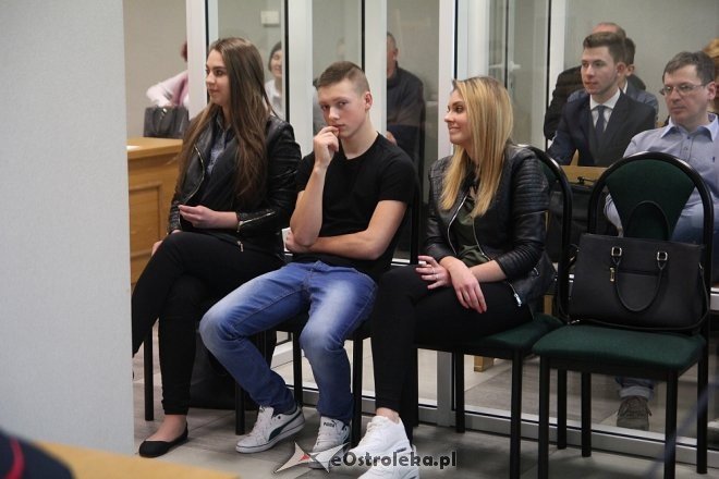 Przed ostrołęckim sądem zapadł wyrok w sprawie aborcji na nastoletniej uczennicy [WIDEO, ZDJĘCIA] - zdjęcie #2 - eOstroleka.pl