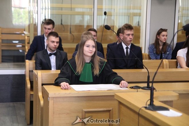 Przed ostrołęckim sądem zapadł wyrok w sprawie aborcji na nastoletniej uczennicy [WIDEO, ZDJĘCIA] - zdjęcie #4 - eOstroleka.pl