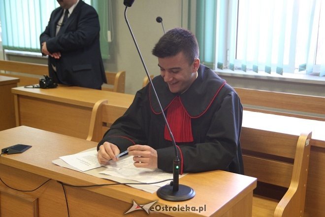 Przed ostrołęckim sądem zapadł wyrok w sprawie aborcji na nastoletniej uczennicy [WIDEO, ZDJĘCIA] - zdjęcie #5 - eOstroleka.pl