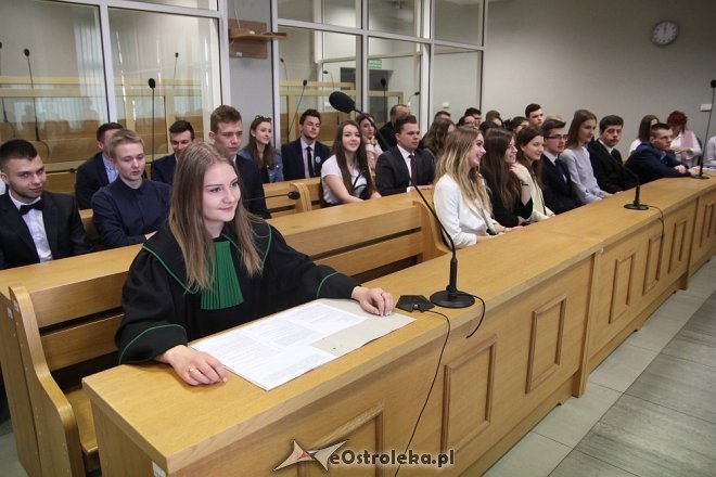 Przed ostrołęckim sądem zapadł wyrok w sprawie aborcji na nastoletniej uczennicy [WIDEO, ZDJĘCIA] - zdjęcie #6 - eOstroleka.pl